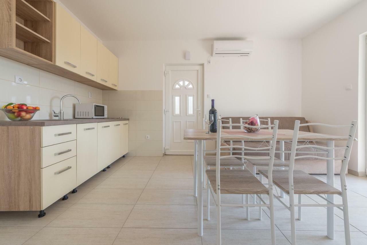 Apartmani Dupor Gornji Karin Extérieur photo