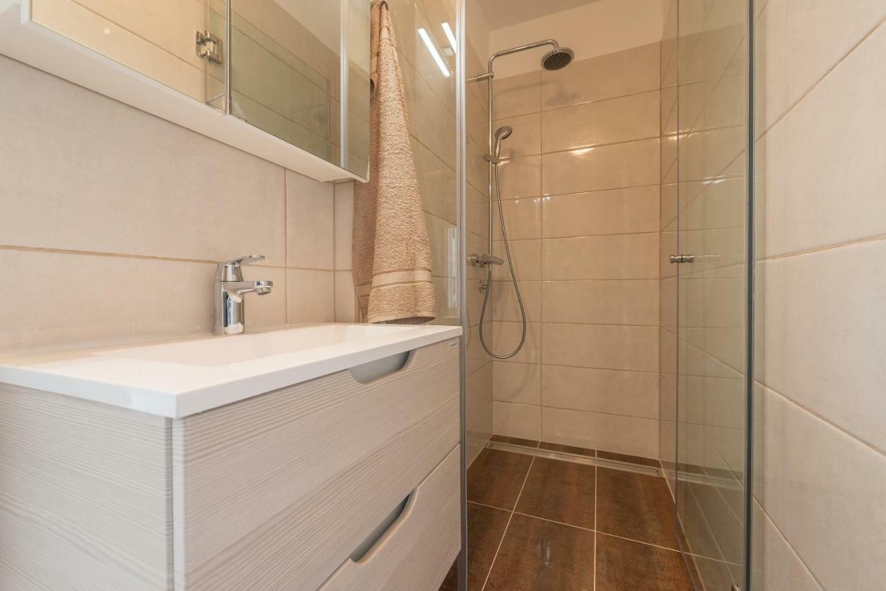 Apartmani Dupor Gornji Karin Extérieur photo